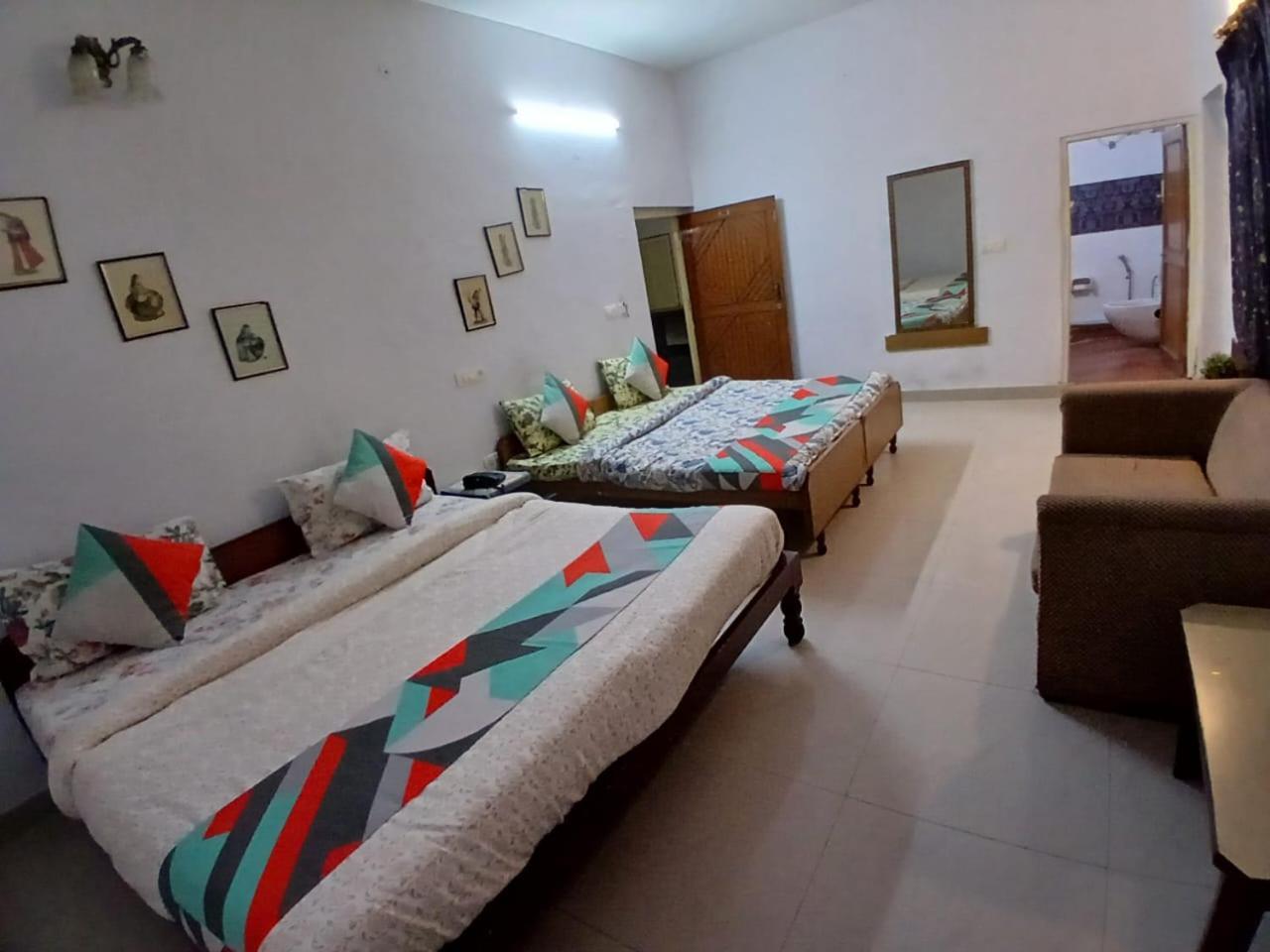 Hotel Singhasan House جايبور الغرفة الصورة